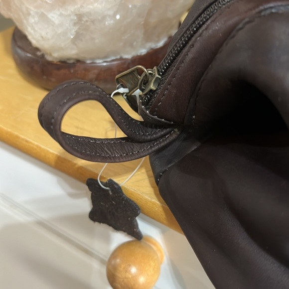 Boulder Ridge Leather Toiletry Case - Picture 6 of 6